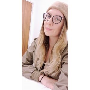 Meet your Posher, Carolina